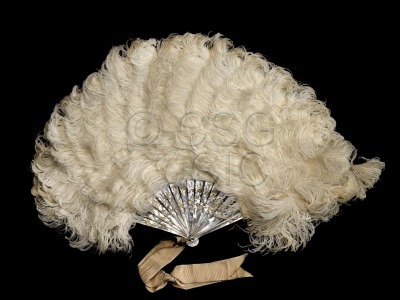 Fan with thirteen mother-of-pearl...
